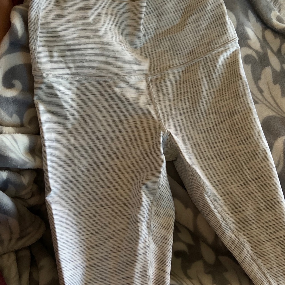 Lululemon wonder under leggings - Picture 2 of 6